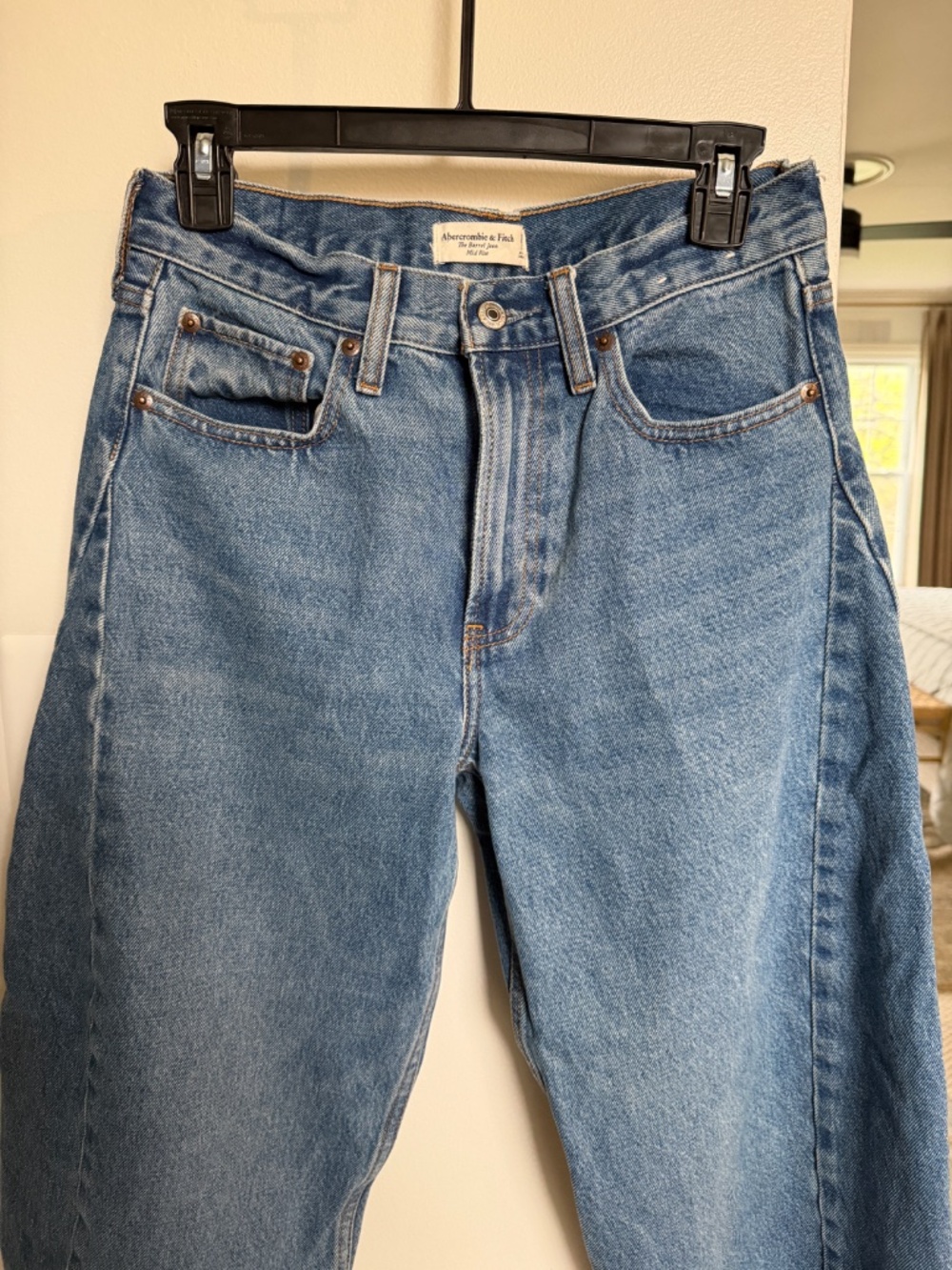Abercrombie barrel jeans - Picture 3 of 4